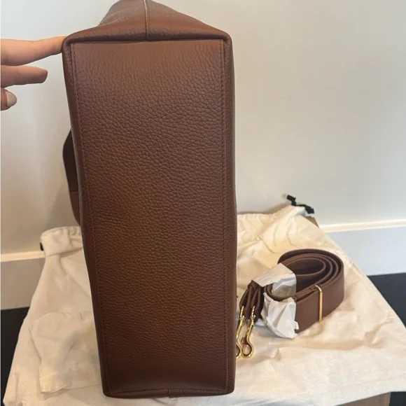 Cuyana “System” Zipper Tote, Dark Chestnut Tote (16 inch) with Shoulder Strap - Picture 10 of 10